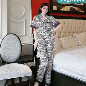 Bộ pijama dài chữ moschino màu nâu