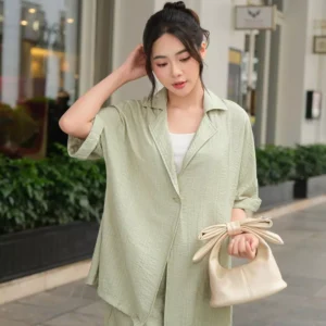 Set dui vest sooc hai day nang dong