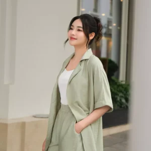 Set dui vest sooc hai day nang dong