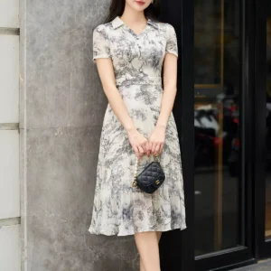 Đầm hoa cộc tay họa tiết tranh tinh tế