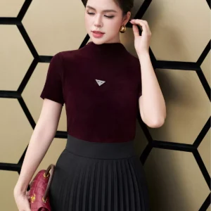 Chân váy xếp ly dáng dài thanh lịch